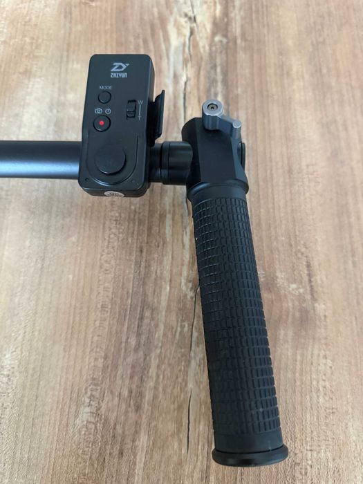 Gimbal Zhiyun Crane 2 cu Dual Handle si Telecomanda - Stabilizator Profesional - Ca Nou