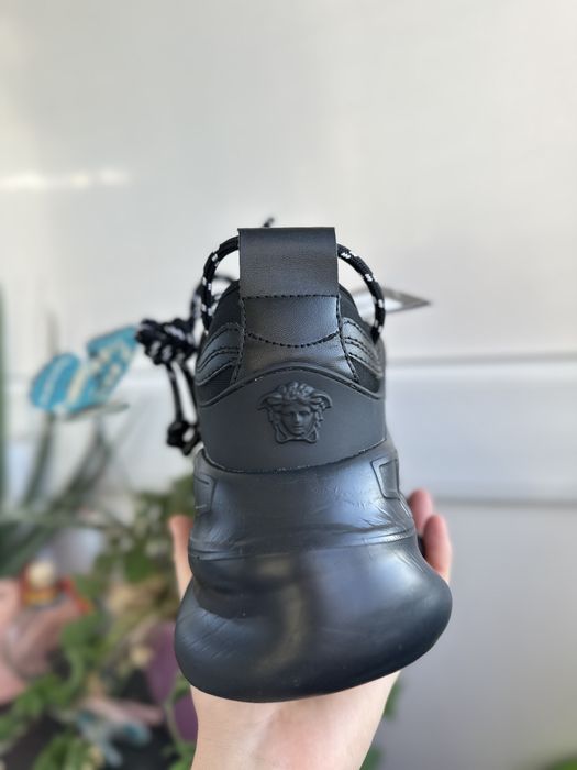 Versace chain reaction