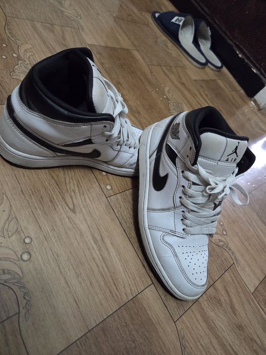 Sneakers Air Jordan 1 Mid (GS) DQ8423 132 Alb