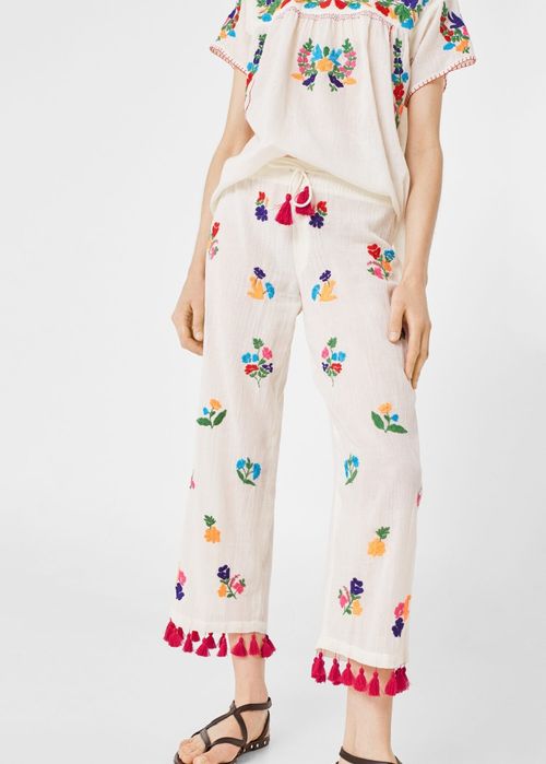 Pantaloni cu broderii Mango