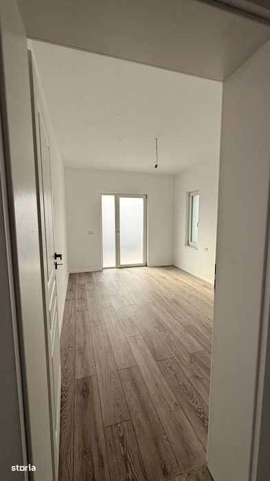 Vilă superbă - finisaje de lux, teren generos, lângă stația de autobuz