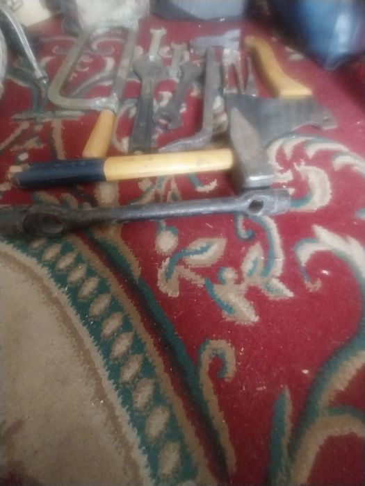 Молоток кувалда ,ключи,гвоздодер,