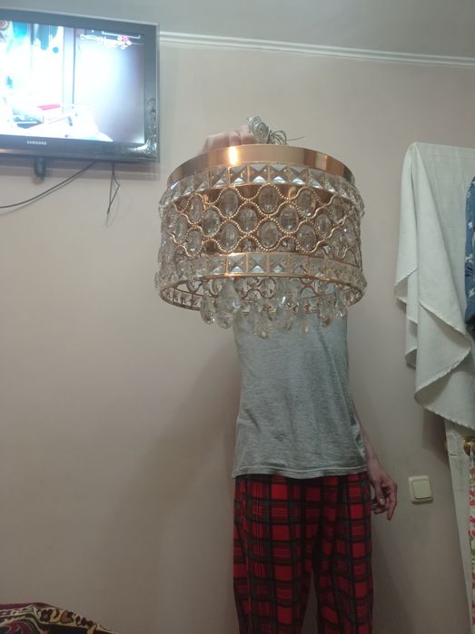 Красивая люстра.