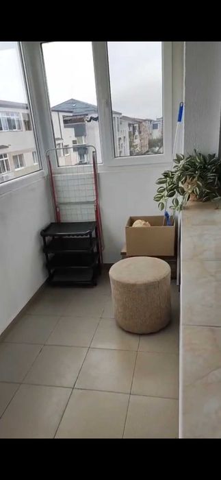 Inchiriez apt 2 camere - Metrou, AC, centrală, balcon închis, parcare