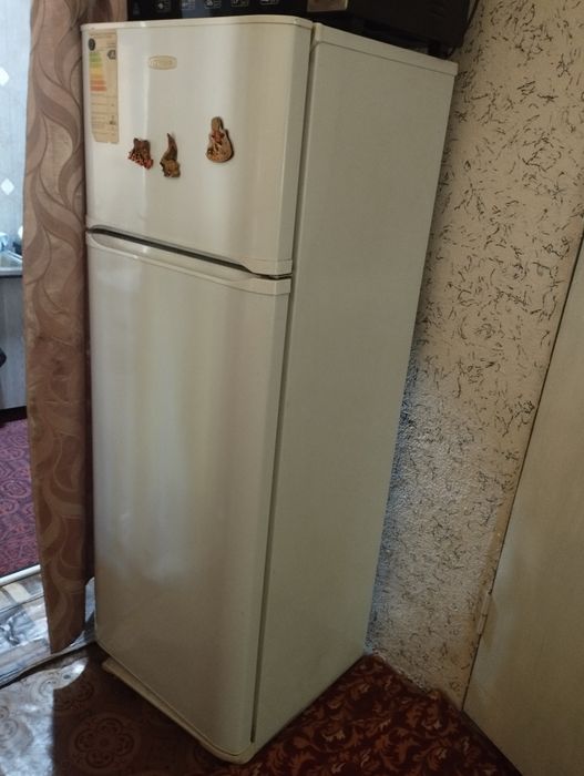 Холодильник сотилади