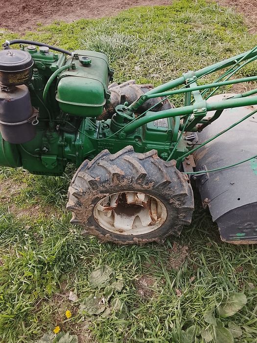 Vînd motocultor 14 cp preț.1300 euro și mulgătoare vaci 1600 lei
