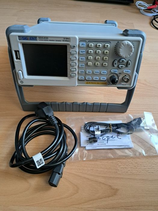 Siglent SDG830 30MHz генератор на функции/произволни вълнови форми