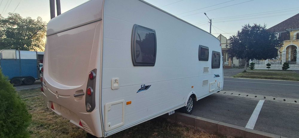 Rulota Lunar Zenith 2007 pentru 4-5 persoane Utilata si mobilata