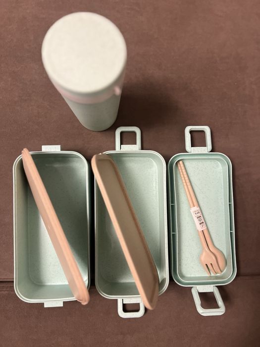 Lunch box cu doua compartimente pentru gustări