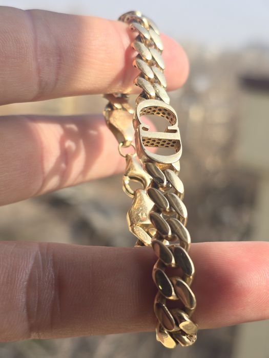 Золотой женский браслет.