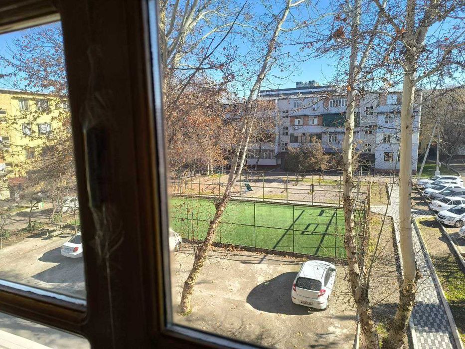 РЯДОМ С МЕТРО Юнусабад-12,   4 комнаты 110-я серия.