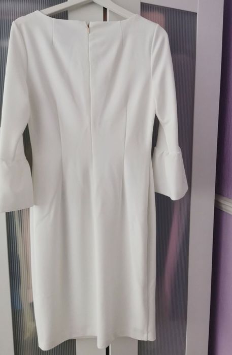 Рокля DKNY - елегантна