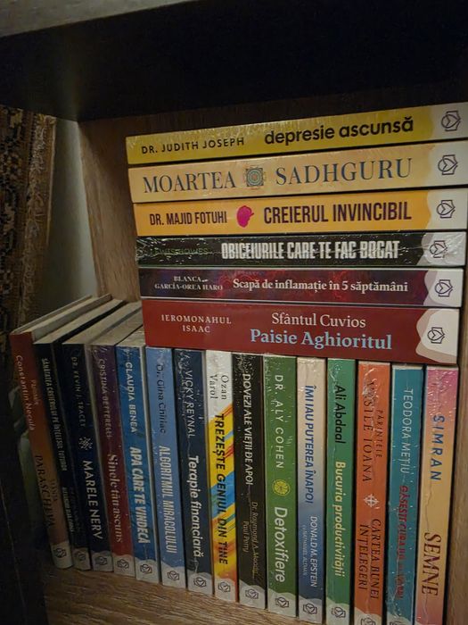 Vand colectie carti sigilate Bookzone