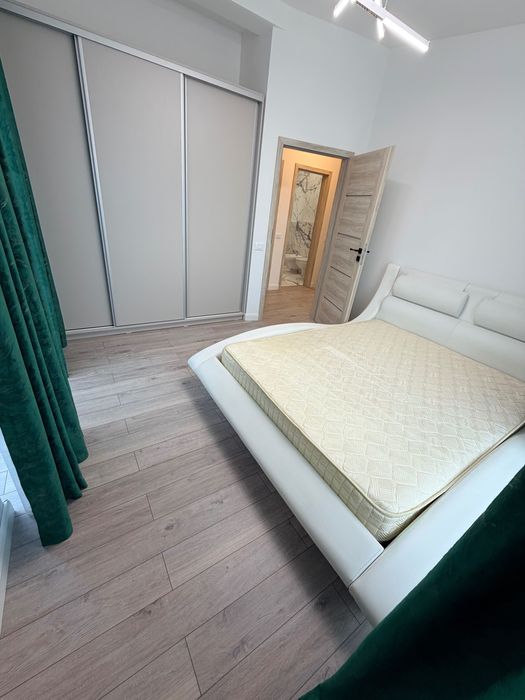 Se oferă spre închiriere casă tip duplex, situată în zona Burdujeni