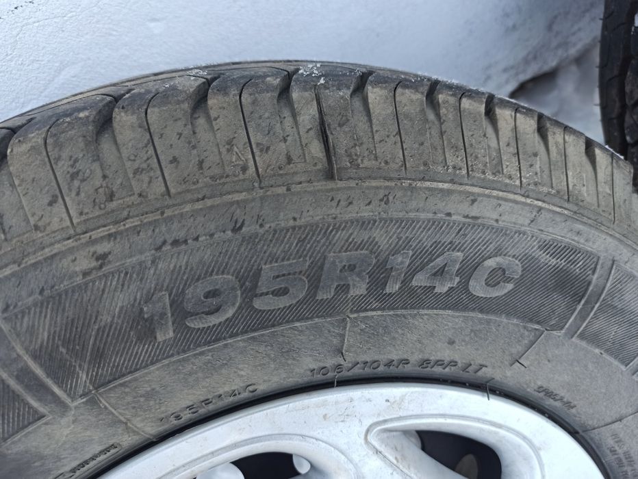 Продам резину 195/14с с дисками