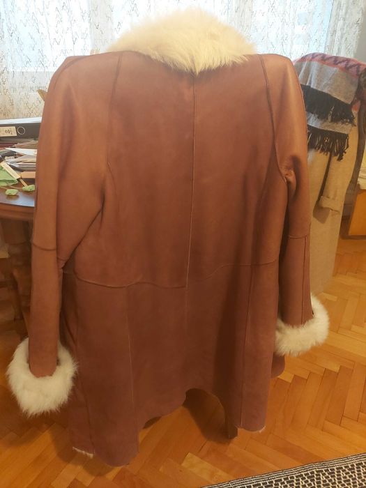 Haina blana si piele naturala
