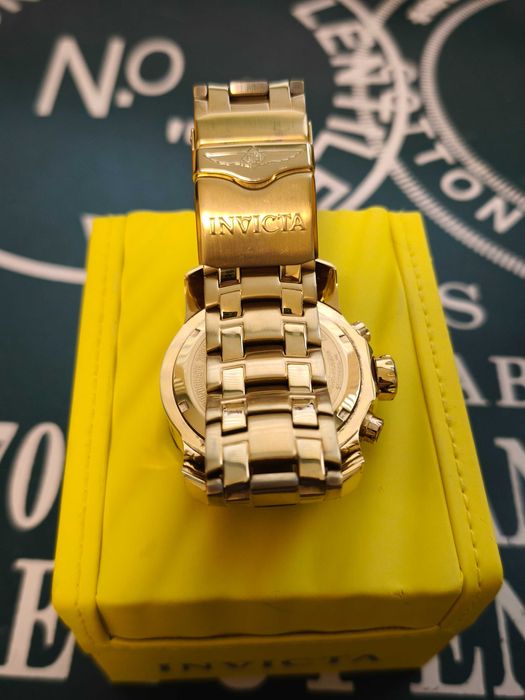 Продавам позлатен мъжки часовник INVICTA Pro Diving