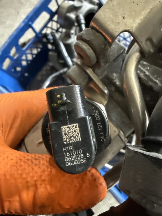 Pompa inalta 2.0 tfi ccz 06j127025e audi a4 b8