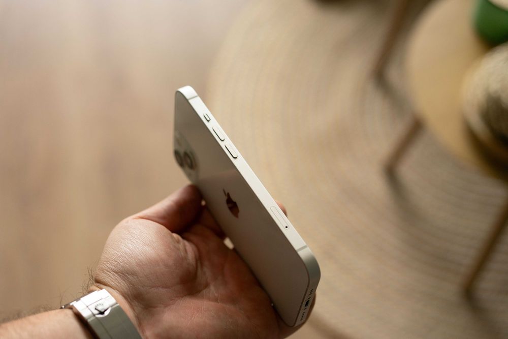 Apple iPhone 13 (от A1)