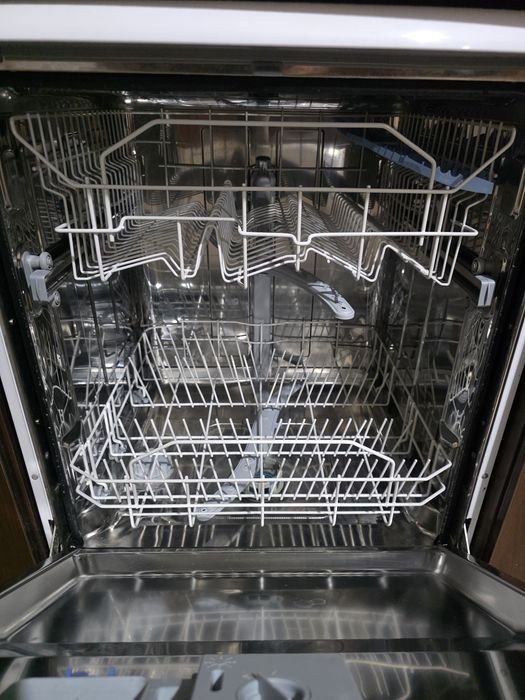 Indesit DFG 262 Masina de spalat vase, in stare buna, putin folosita