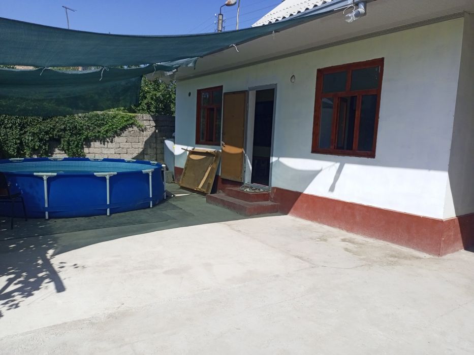 Ҳовли сотилади 6 сотих тўғри тўрт бурчак 5 та хона ремонти ўрта кириб