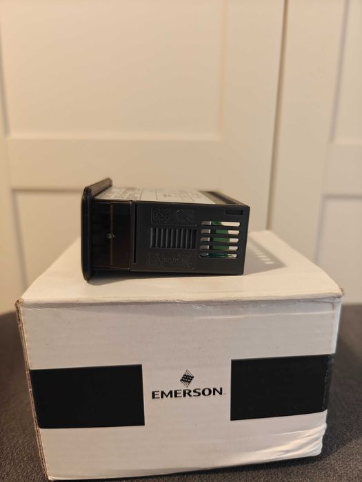 Универсален контролер Dixell