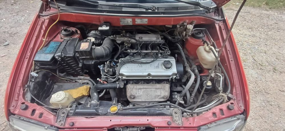 Машина Mitsubishi Space runner