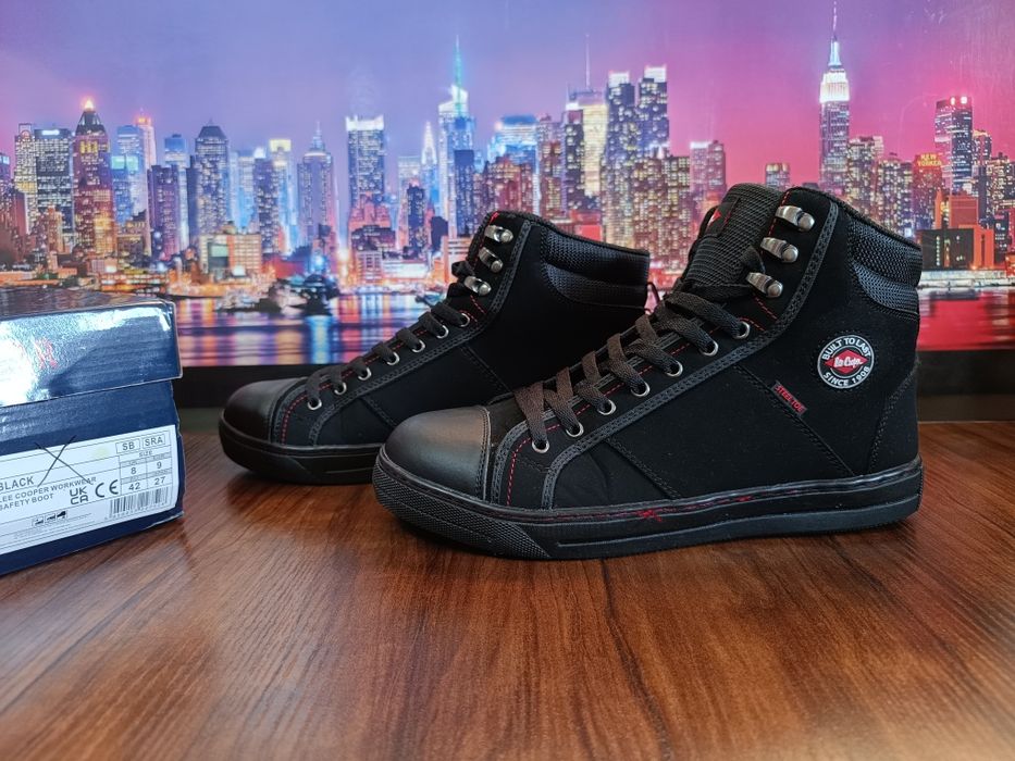 Ботинки от бренда Lee Cooper