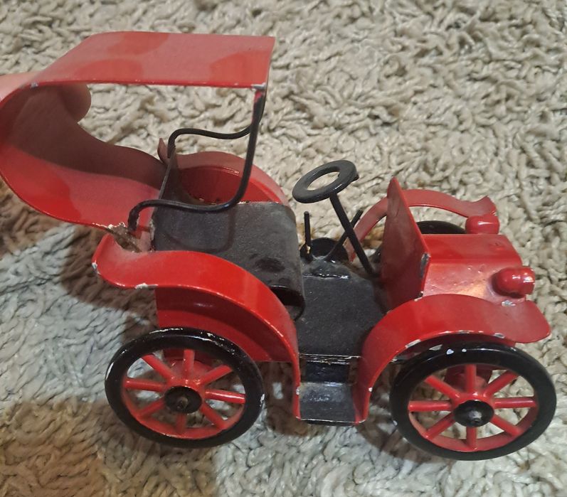 Mașinuțe metalice de colecție