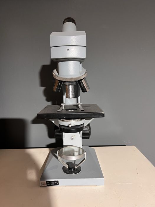 Microscop IOR cu trei obiective