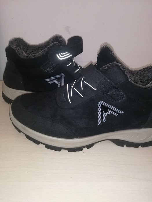 Зимние кроссовки 44р