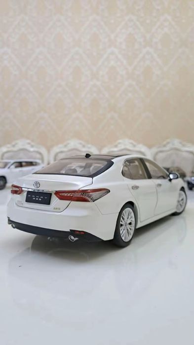 ККоллекционная модель Camry 1:18