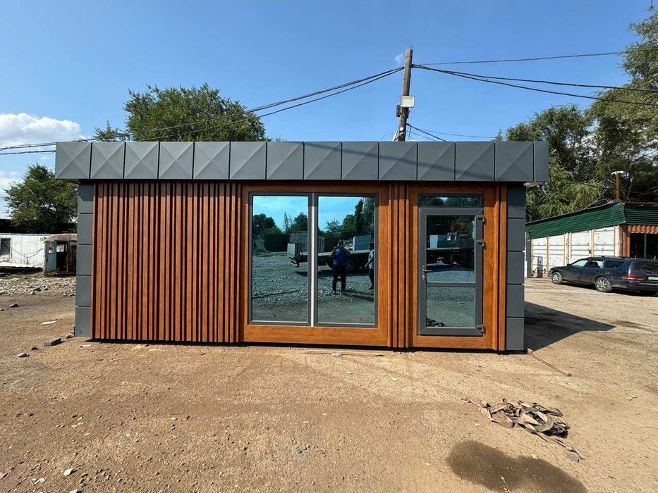 контейнер с витражным остеклением