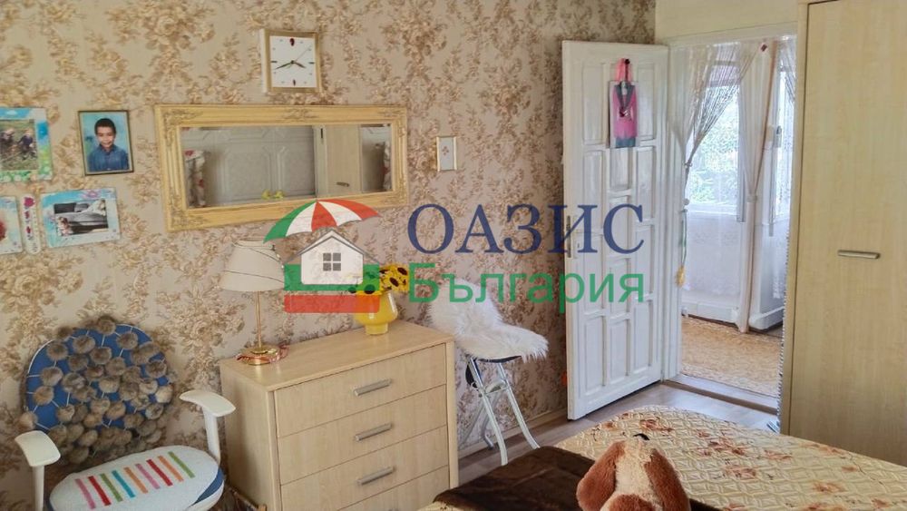 Двуетажна къща с парцел от 870 кв м В С. Вресово, Общ. Руен, обл. Бургас, България,