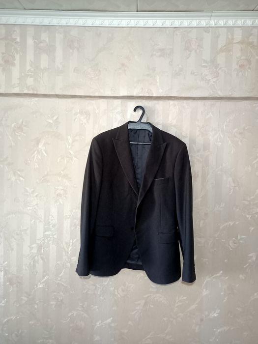 Продается мужской костюм