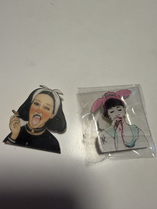 Брошки различни налични