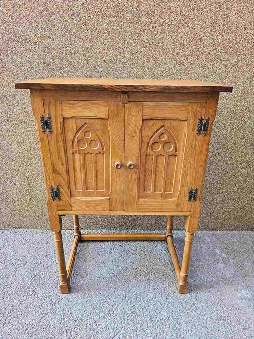 Шкаф в Готически стил