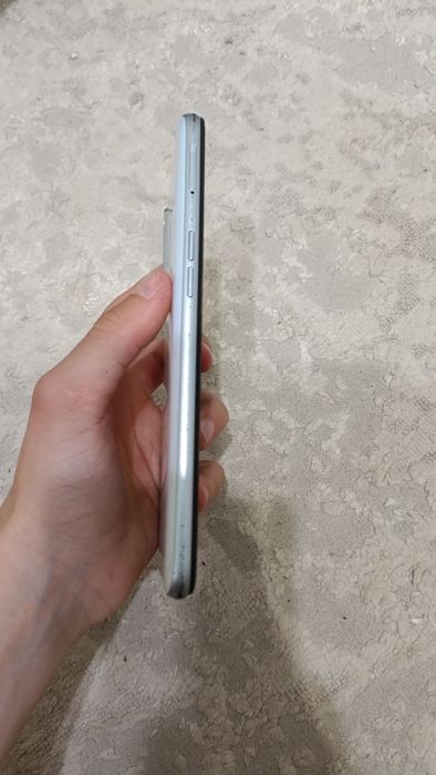 Продам телефон Realme 6