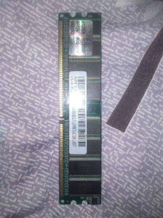 DDR400 PC3200 sotiladi