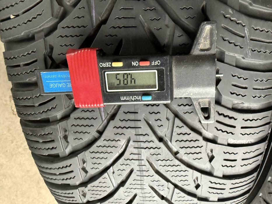 2x Anvelope Iarna 215/65 R16 - Nokian WR SUV 4