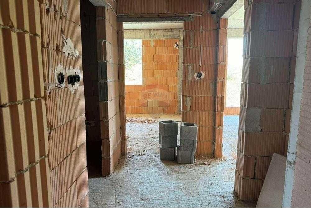 Продава се Тристаен апартамент в Шумен, Тракия - 83 кв.м за 1186 €/кв.м - Снимка #3