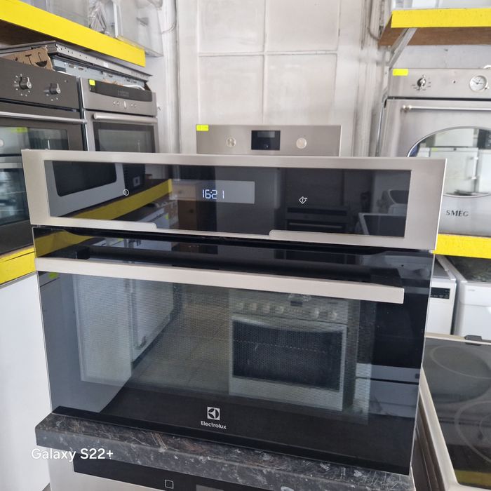 Компактна фурна и микровълнова за вграждане AEG