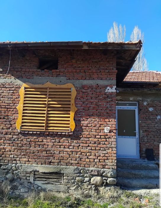 Продава къща в с.Грамаде общ Дупница