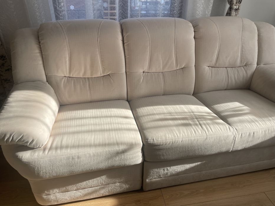 Canapea bej cu lada de depozitare