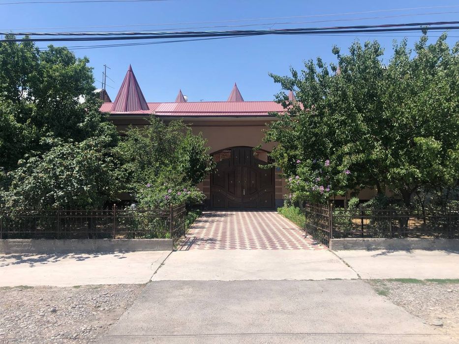 Сергели Янгихаетда 1 линияда участка. Бизнес учун хам яхши локация