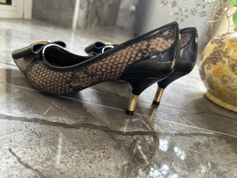 Продается фирменные туфли