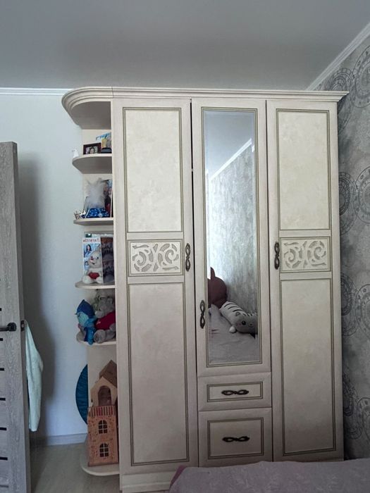продам шкаф, стол и кровать