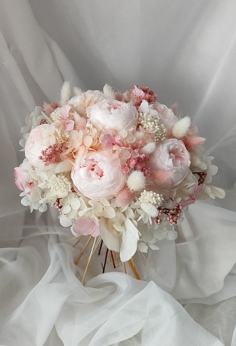 Buchete de mireasa, nașa cu flori criogenate