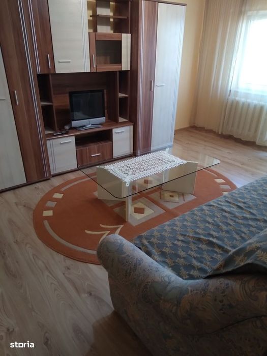 Apartament de inchiriat -Zona Stefan cel Mare-240 Euro( 2 camere)