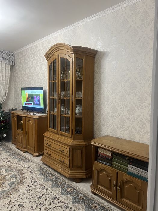 Продам мебель: буфет,комод,тумбу.